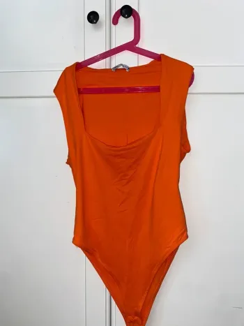 Body Zara orange taille M