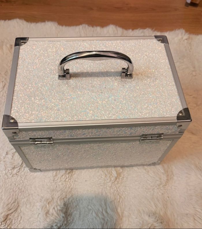 Boîte à rangement de maquillage - photo numéro 2