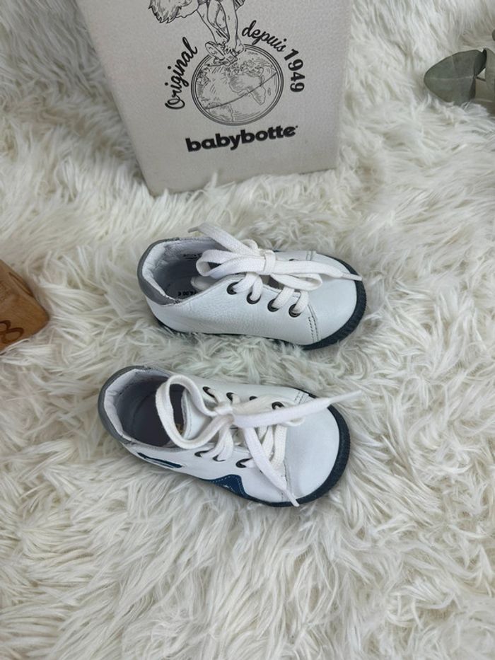 Paire de chaussures Babybotte blanche taille 18 - photo numéro 3