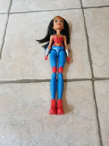 Poupée wonder women