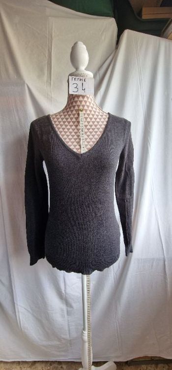 Petit pull, gris foncé, en très bon état, en coton &polyamide, longueur 60cm