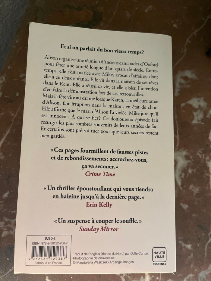 Livre « Personne ne doit savoir » Claire McGowan - photo numéro 2