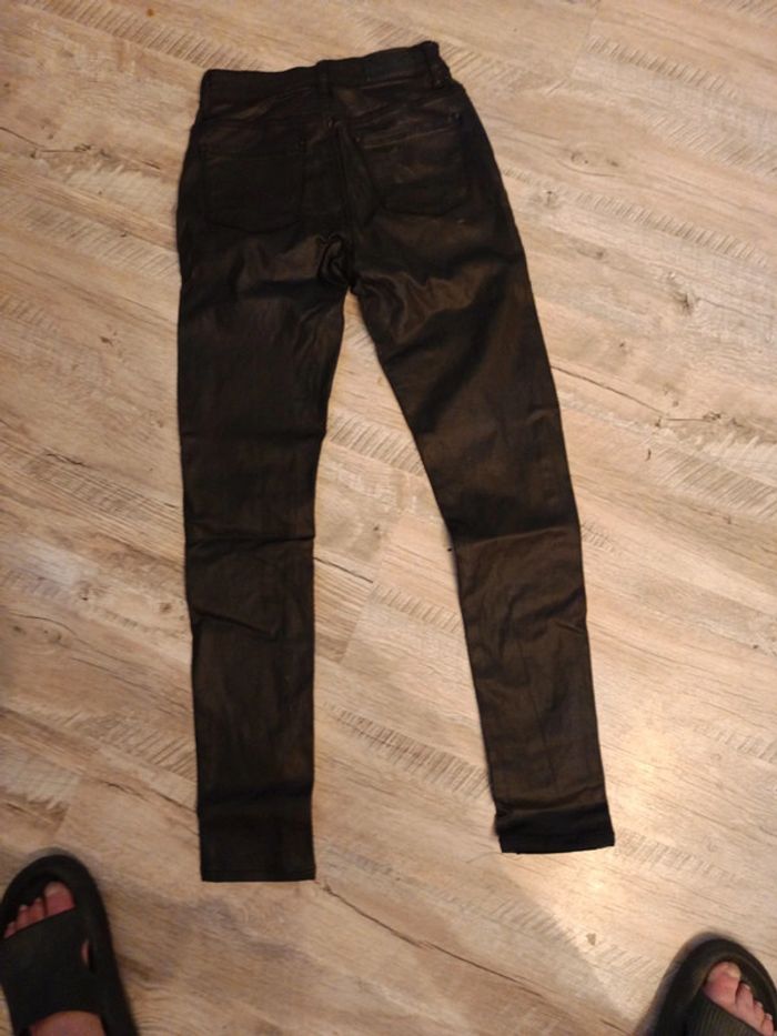 Pantalon noir extensible simili cuir - photo numéro 3