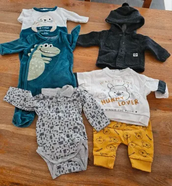 Vêtements 1 mois, pyjama, bodie,veste