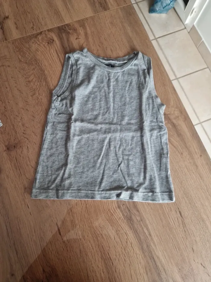 Lot - 2 Marcel + 3 tee shirt - 3 ans - photo numéro 2