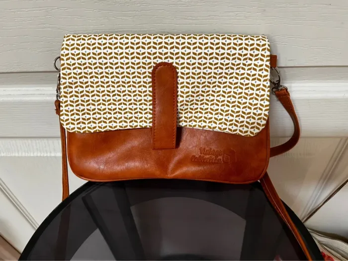Très joli sac à main / Neuf / Tissu et simili-cuir camel