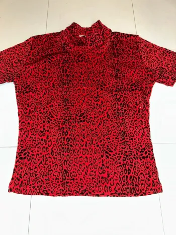 Magnifique top rouge T2 Neuf Machin Chose Paris