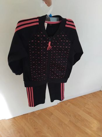 Ensemble jogging Adidas taille 92 fille (2/3ans