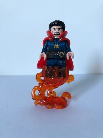Figurine type lego Dr Strange. Marvel