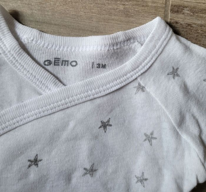 Lot de 2 bodies manches longues ouverture croisée  taille 3 mois - photo numéro 6