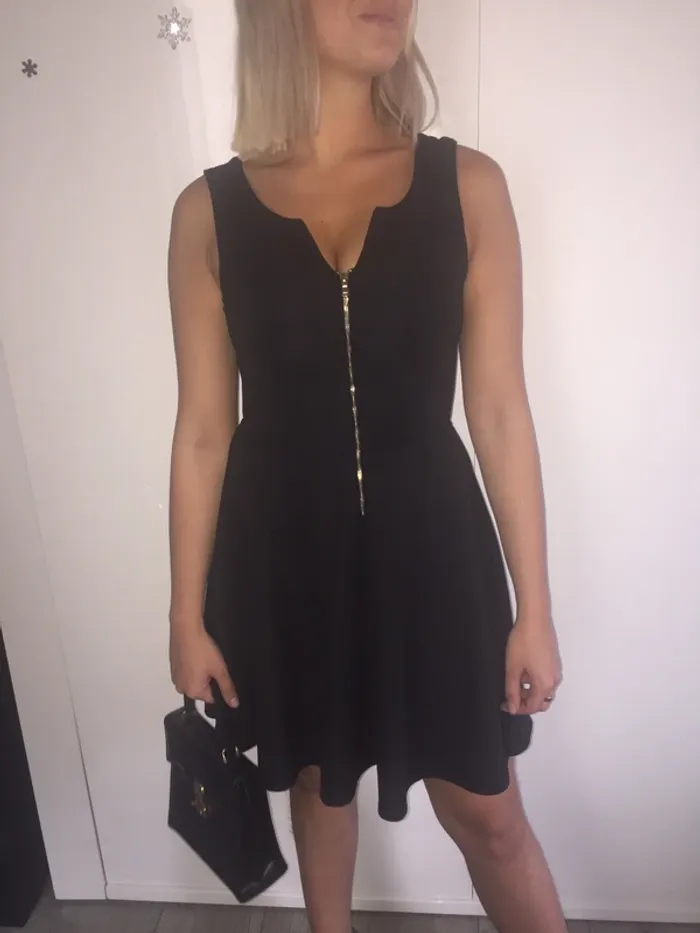 Robe noire patineuse