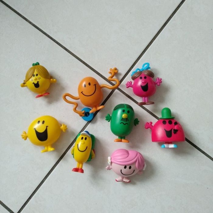 Lot de 8 figurines monsieur madame