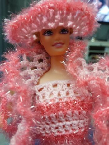 Vêtements pour Barbie 3+1€.