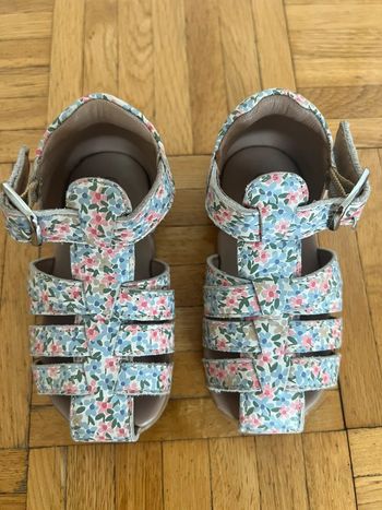 Sandales cuir bébé Vertbaudet – Taille 22 – Motif fleuri