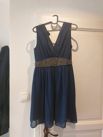 Robe 👗 en mousseline perlée taille M bleu marine très bon état