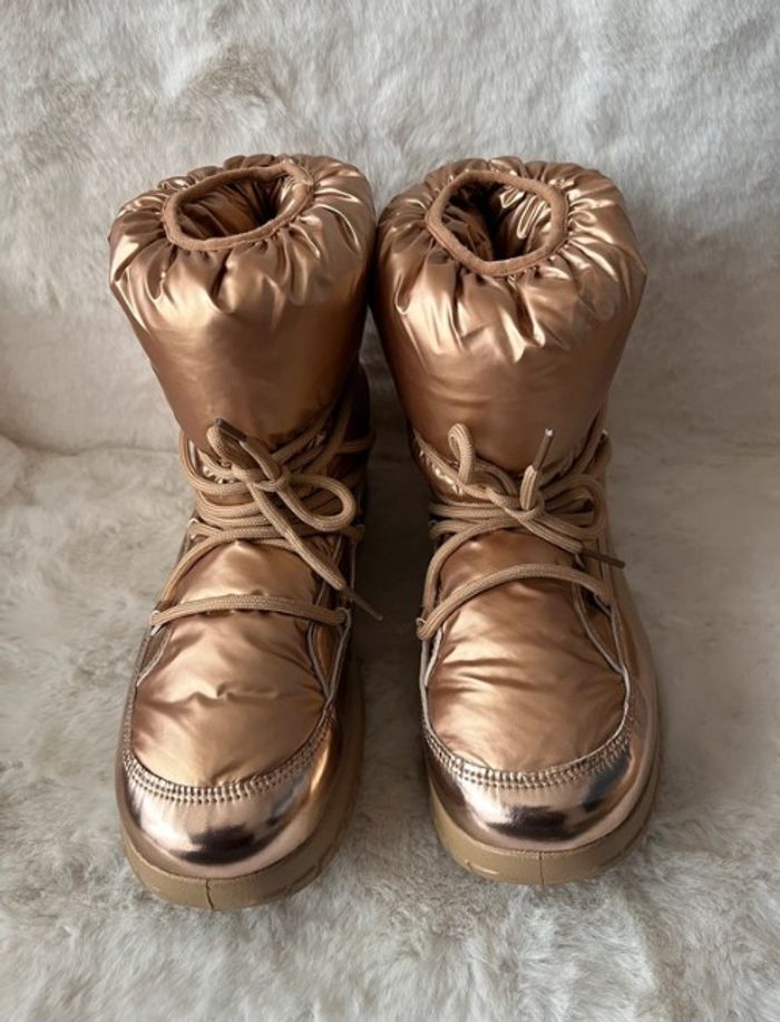 Après ski, bottines, bottes dorés pointure 40 - photo numéro 2
