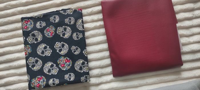 Lot de tissus variés – Coton, éponge, polaire, simili cuir, ameublement – 10 pièces - photo numéro 4