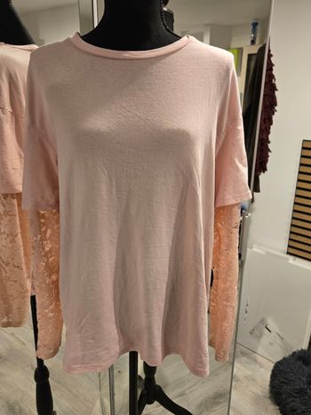 T-shirt rose pâle à manches dentelle TU 42/44 max