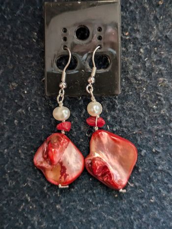 Boucles d'oreilles pendantes rouges