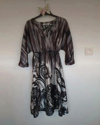 Robe grise blanche xanaka taille 34