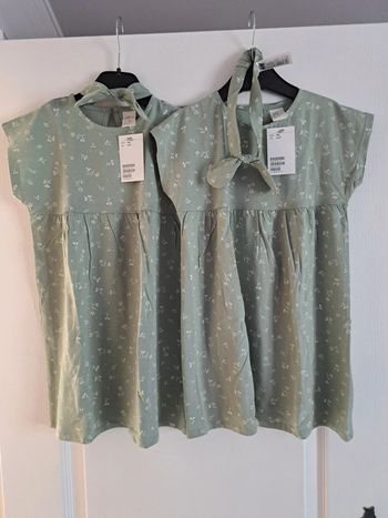 Lot robes jumelles H&M 104cm