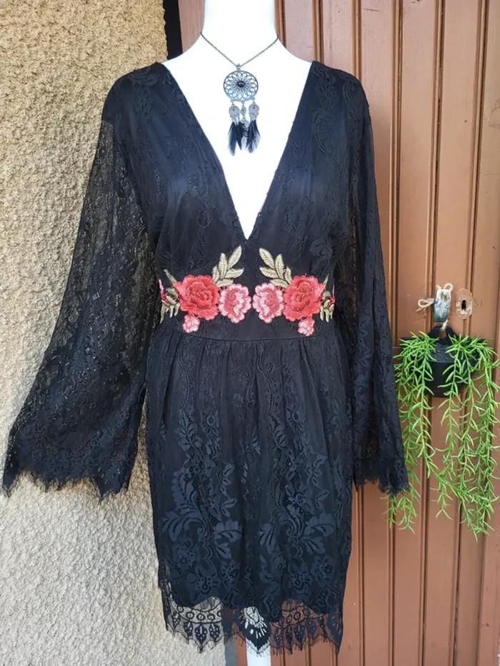 Robe dentelle fleuri broderie noir shein taille 52