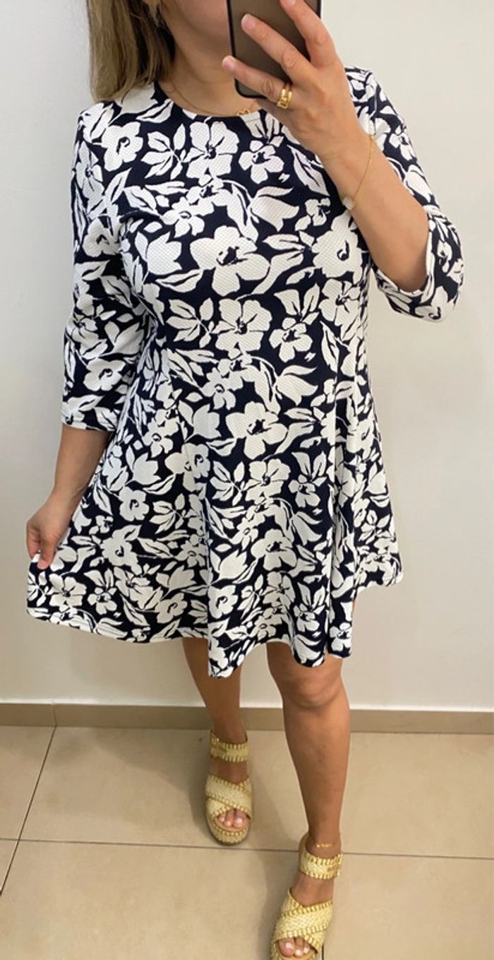Petite Robe Imprimée Fleurs Taille M - photo numéro 2