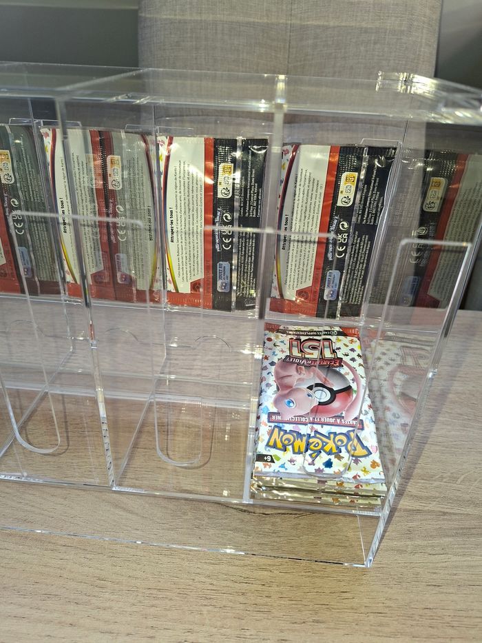 Distributeur en acrylique pour boosters Pokémon 6 emplacements de qualité premium - photo numéro 3