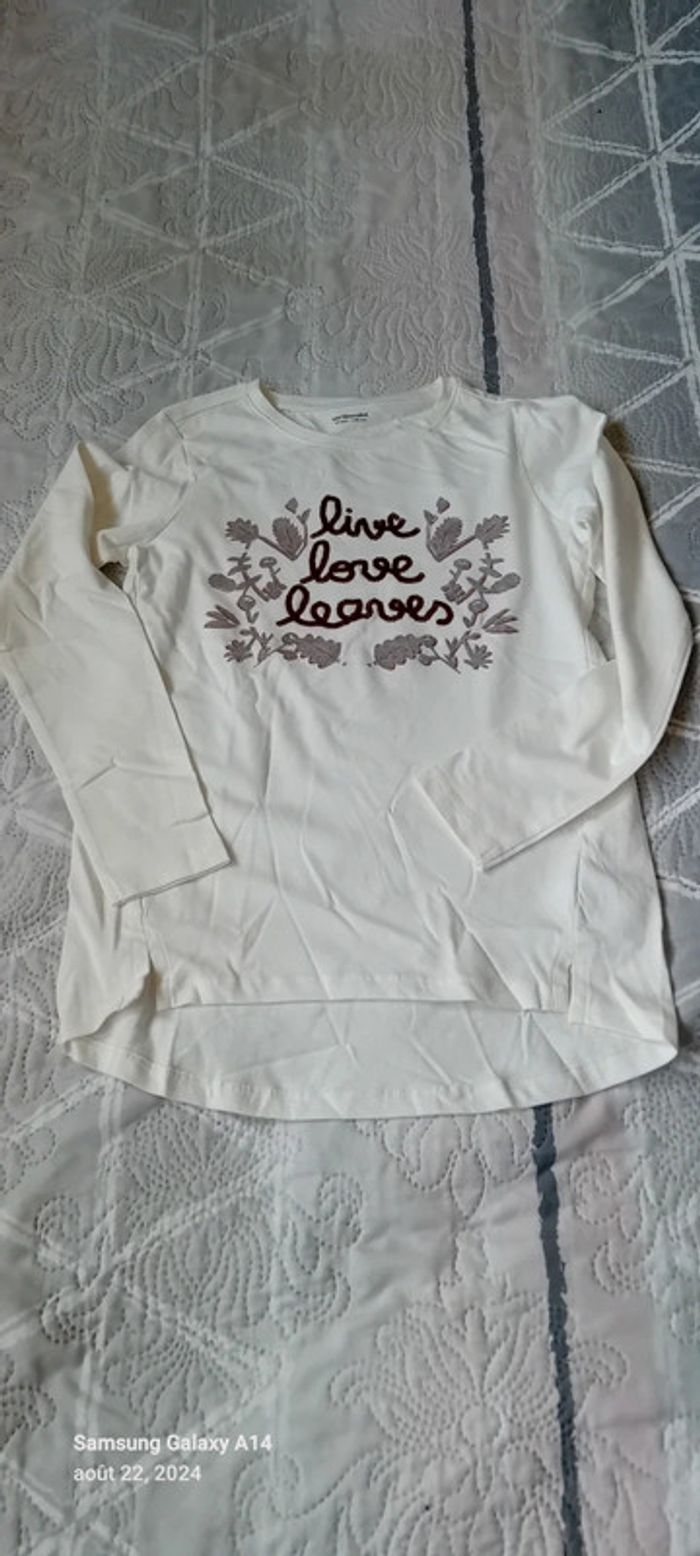 Tee-shirt long motif feuilles et texte brodé crème neuf fille 10 ans vert baudet