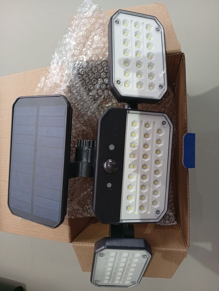 Projecteur solaire à 3 têtes LED -Neuf - photo numéro 5