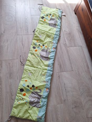 Tour de lit vert motifs éléphants