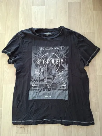 T-shirt noir In Extenso Sydney – imprimé graphique – XXL