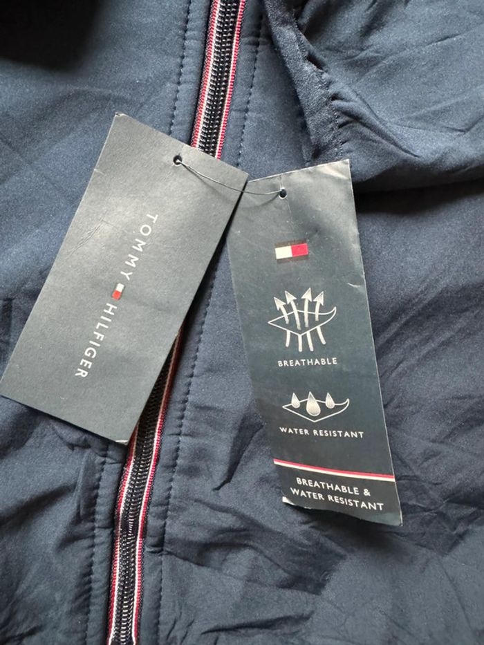 Veste Tommy Hilfiger à capuche – Déperlante & respirante – Neuve avec étiquettes - photo numéro 3