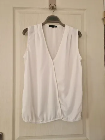Haut blanc avec liseret or femme etam taille M/38