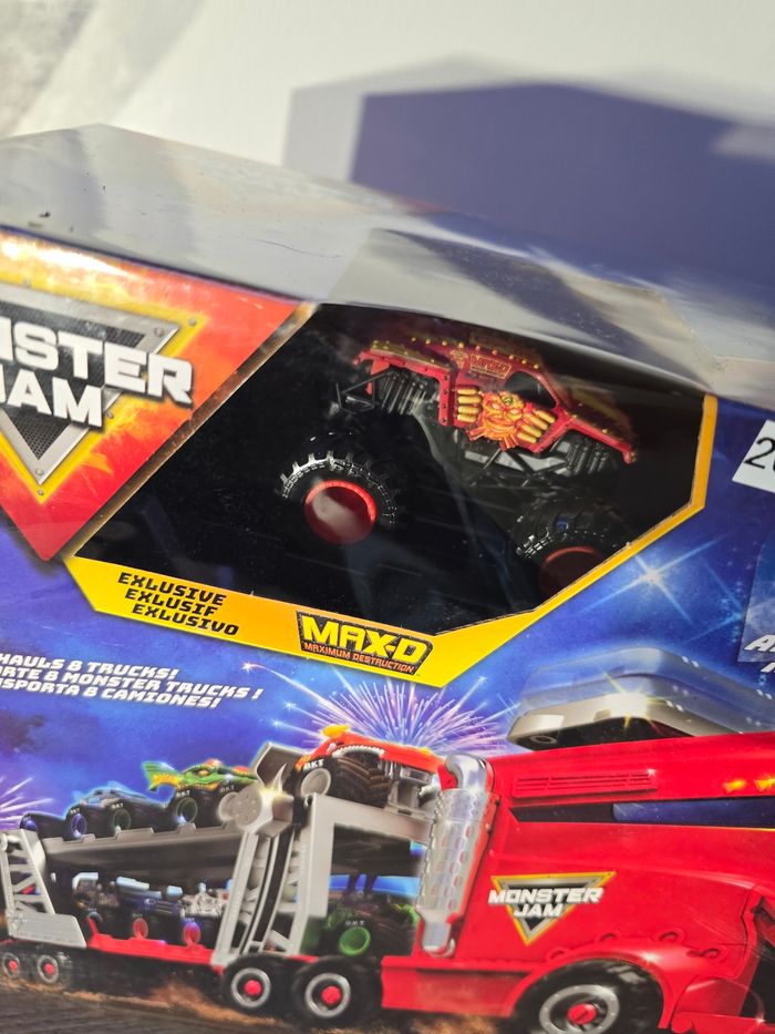 Camion propulseur monster truck monster jam - photo numéro 3
