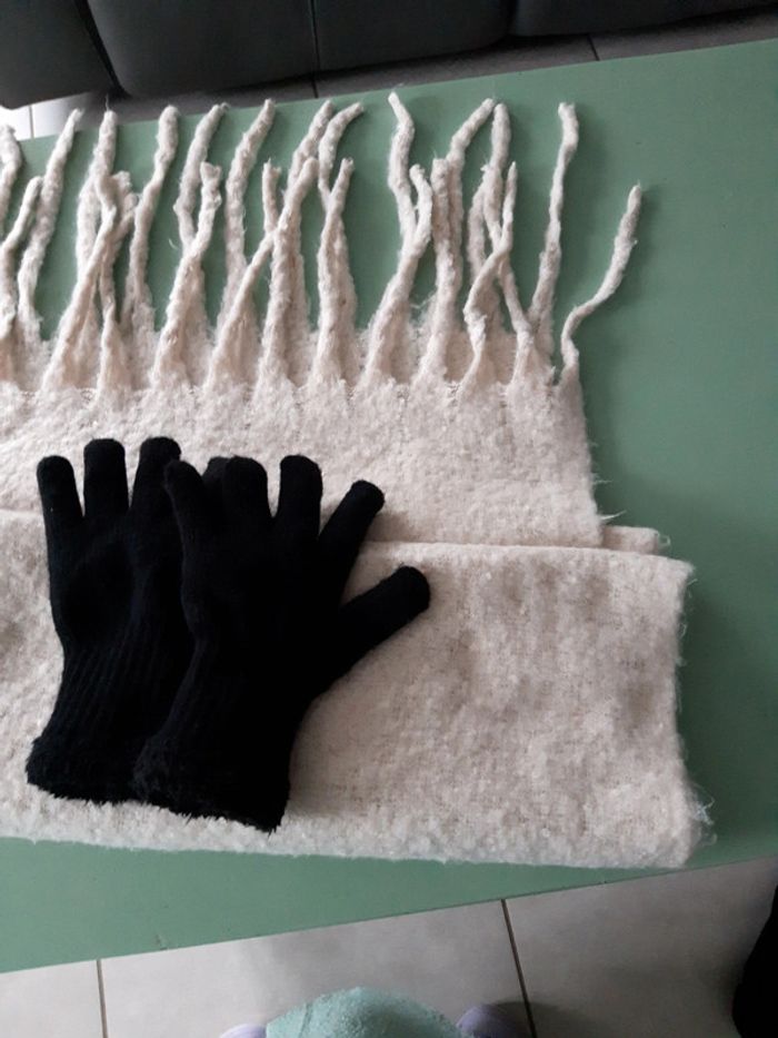 Écharpe et gants - photo numéro 2