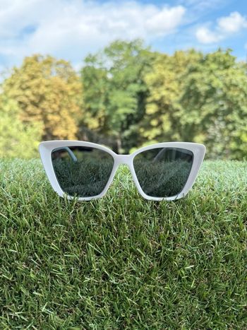 Lunette de soleil blanche