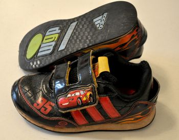 Basket chaussure enfant ADIDAS Cars noir rouge pointure 26