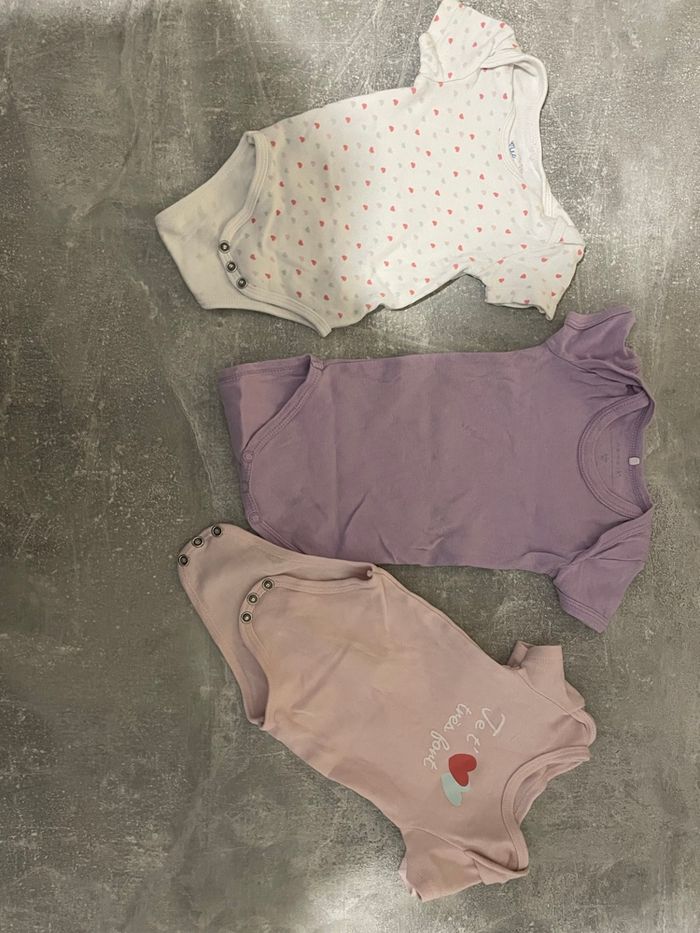 Lot de 42 vêtements taille 3 mois - photo numéro 2