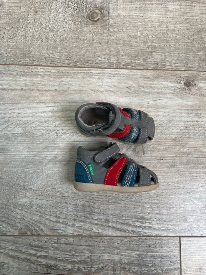 Chaussures d’été sandales kickers taille 18