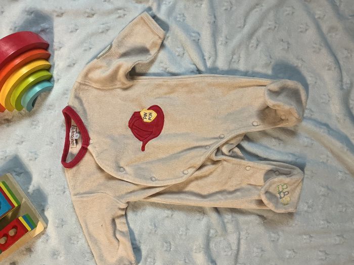 pyjama grenouillère en velours beige et rouge ouverture devant 1 mois les chatounets - photo numéro 3