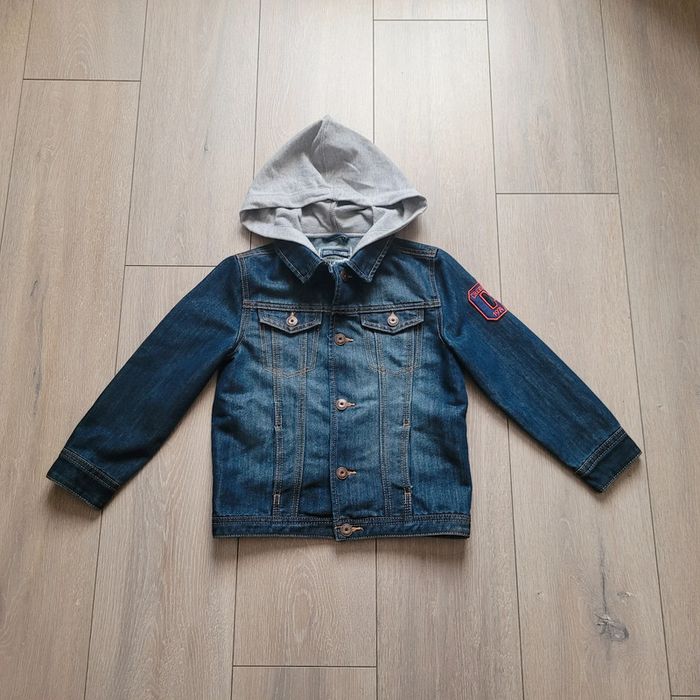 Très belle veste en jeans bleu de qualité. Garçon 6 ans. Marque Creeks