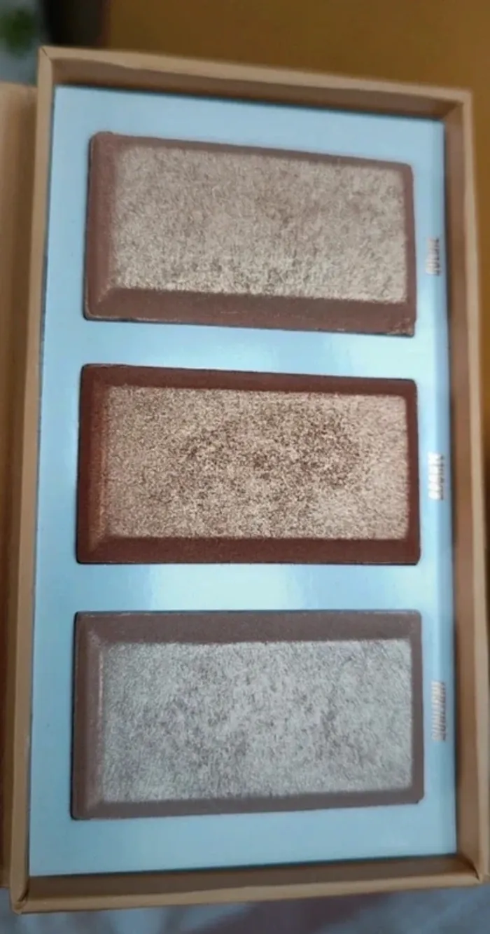By Beauty Bay Golden Glow Highlighter Palette Teinte Golden Glow
Neuf - photo numéro 10