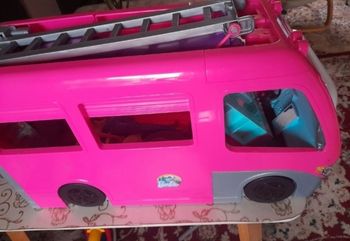 Camion barbie avec accessoires 