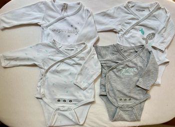 Lot 4 bodies 1 mois Verbaudet