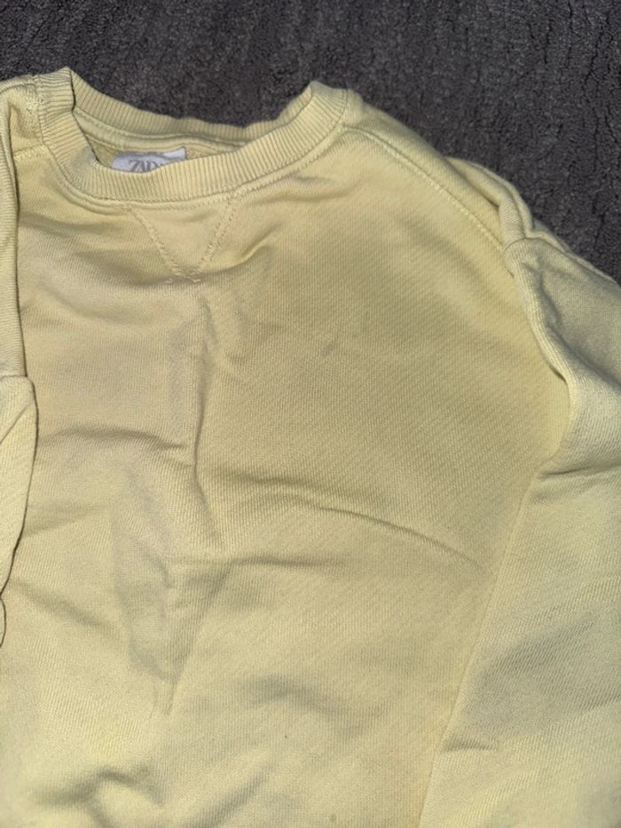 Pull  zara taille 98 - photo numéro 3