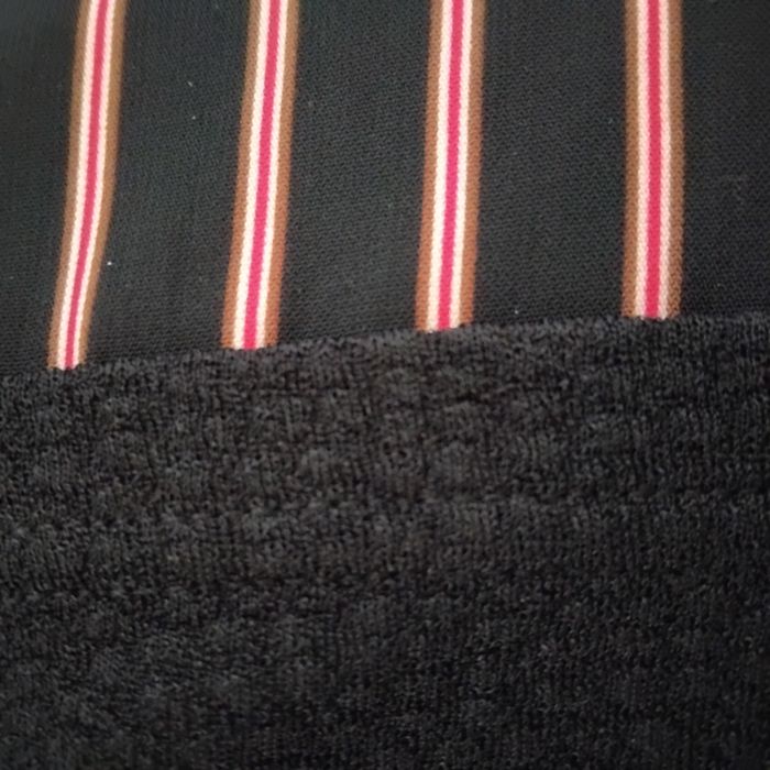 Haut noir - photo numéro 6