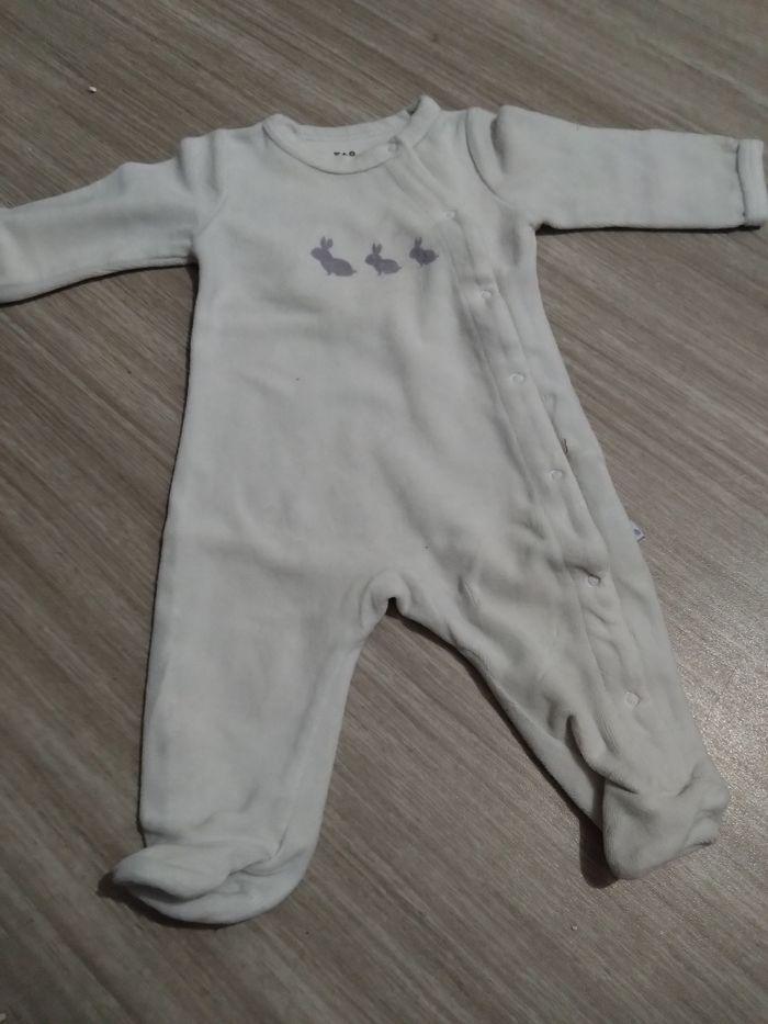 59 cm, pyjama "petits lapins"