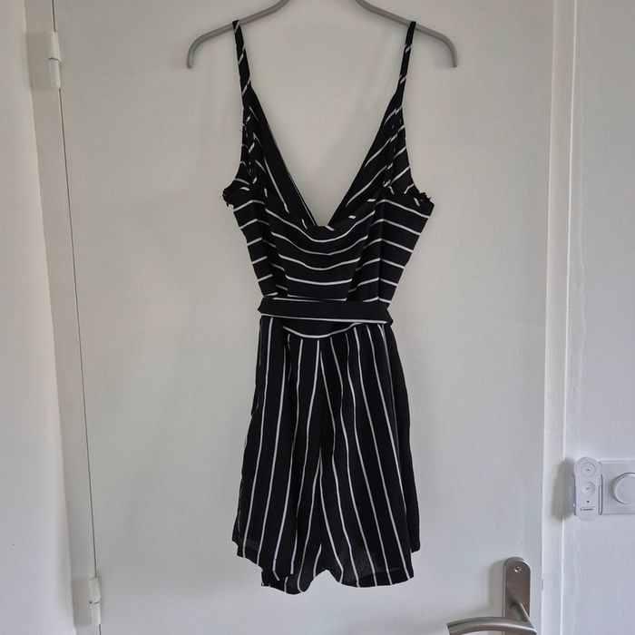 Combi short neuve rayée noire et blanche avec ceinture - Shein - Taille M : 38 - 40 - photo numéro 6