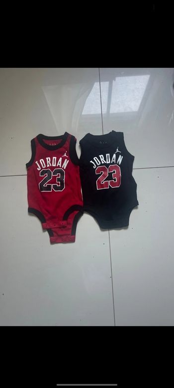 Lot 2 body débardeur bébé air jordan taille 3-6mois